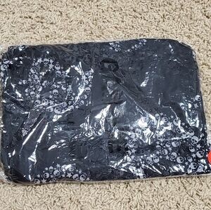 Garage peace sign skull scraf